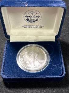 lot 106 image: 1991 AMERICAN SILVER EAGLE IN BOX