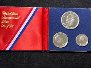 lot 113 image: US BICENTENNIAL SILVER PROOF SET