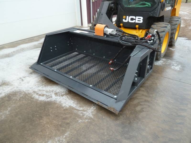 lot 10 image: Wolverine Vibratory Screen Bucket