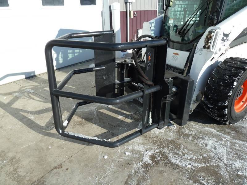 lot 101 image: Wolverine Round Bale Handler