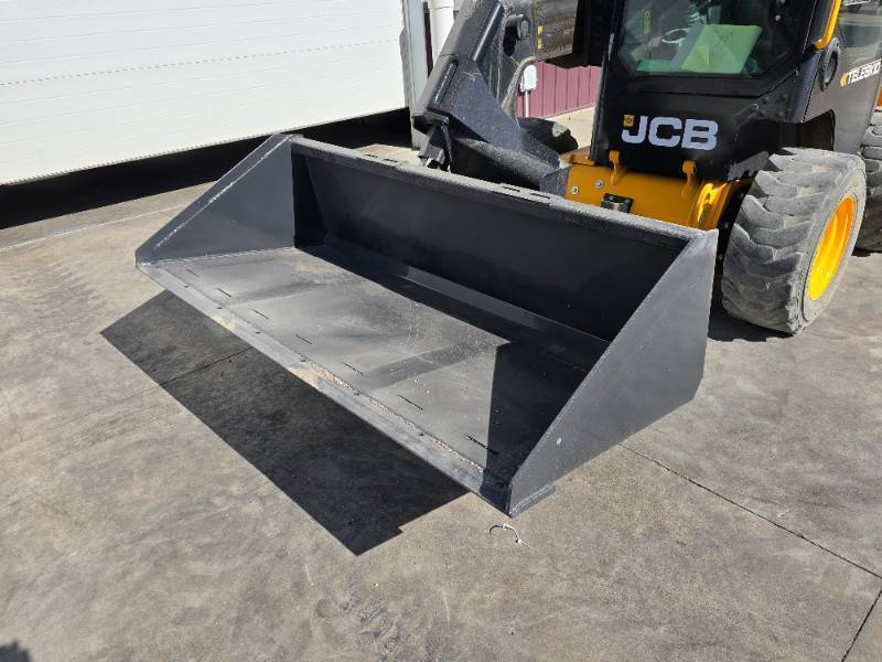 lot 30 image: Wolverine Skid Steer Bucket  80
