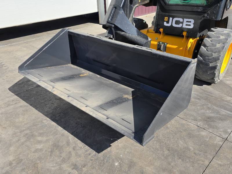 lot 31 image: Wolverine Skid Steer Bucket 74