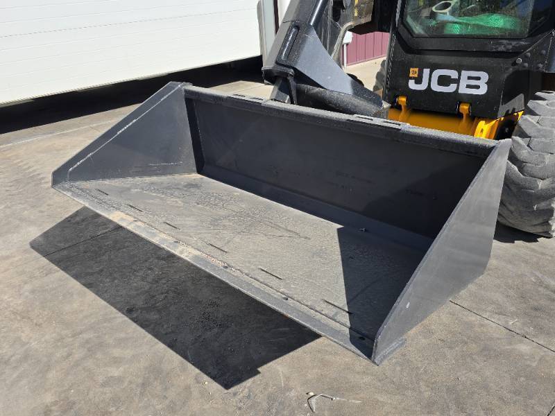 lot 32 image: Wolverine Skid Steer Bucket 68