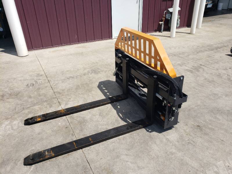 lot 45 image: Wolverine Hydraulic Pallet Forks