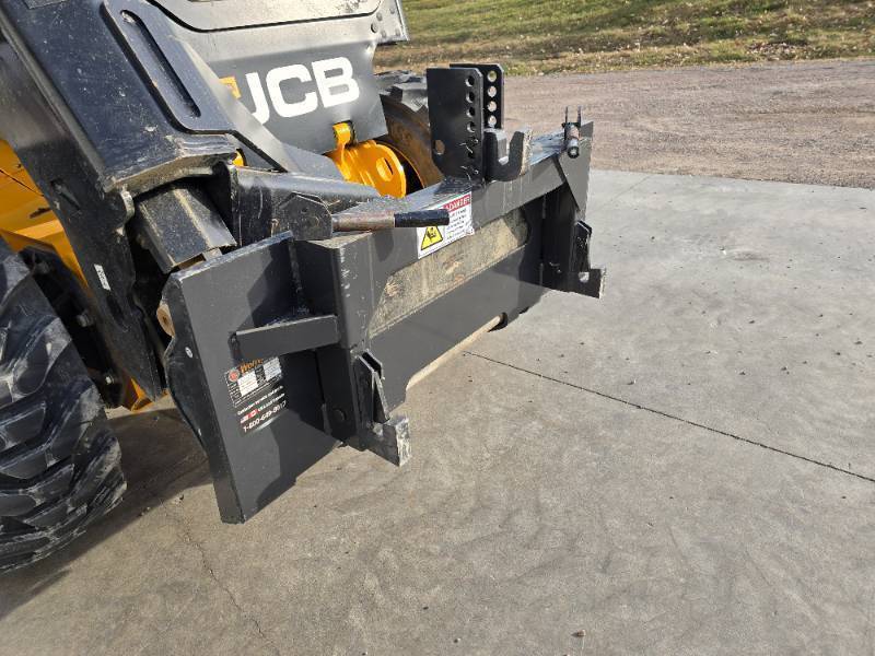 lot 19 image: Wolverine 3 PT Quick Hitch Adapter  Class 1