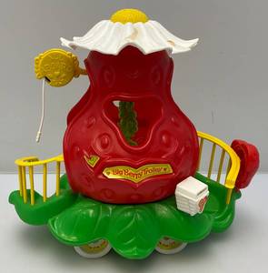 lot 19 image: Vintage 1980s Strawberry Shortcake Big Berry Trolley With Bell (Works)