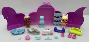 lot 30 image: Vintage Cry Babies Jenns Wardrobe Set
