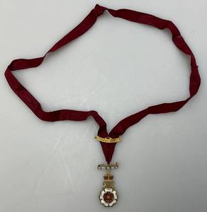 lot 64 image: Vintage WWI Medal Pin Badge Queen Mary Needlework Guild Q.M.N.G. On Original hanging Ribbon