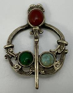 lot 65 image: Intage Celtic Glass, Stone Enhanced Silvertone Brooch Pin 1 78
