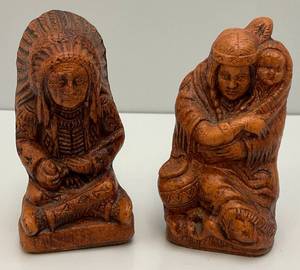 lot 116 image: 1940s Syroco Wood Indian Chief & Scuaw Western Salt & Pepper Set
