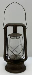 lot 142 image: Vintage Regal Oil Lamp (Has Dent In Base)