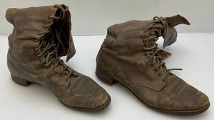 lot 177 image: Antique Victorian Era High Top Leather Boots Size