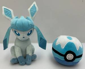 lot 183 image: Tomy Pokemon Glaceon Nintendo Takara Plushie 9 And 5 Poke Ball