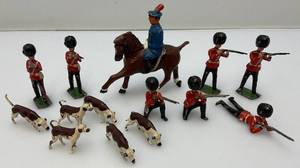 lot 202 image: Vintage Metal Soldiers & Hound Dogs