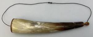 lot 253 image: Vintage Black Powder Horn Complete With Stopper 13