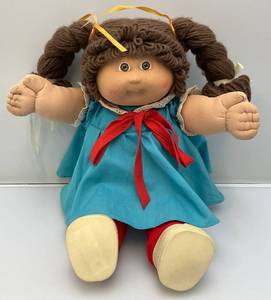 lot 254 image: Vintage Cabbage Patch Doll 16