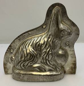 lot 257 image: Vintage Two Piece Chocolate Bunny Mold 5 12 Bunny