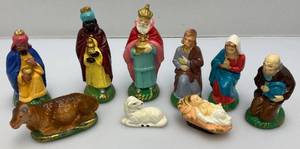 lot 259 image: Vintage Paper Mache Composite 5 Nativity Set Made In Japan