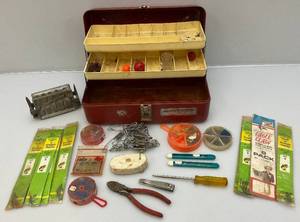 lot 277 image: Vintage PENN Sport Fishing Sinker Mold & Vintage OldPal Woodsman Tackle Box With Tackle