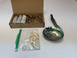 lot 7 image: Sarimoire Sage Kit