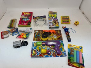 lot 14 image: Lot of Toys