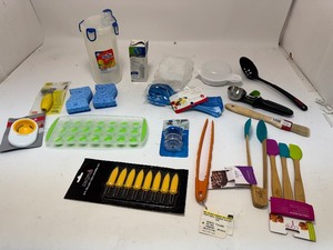 lot 21 image: Lot of Kitchen items