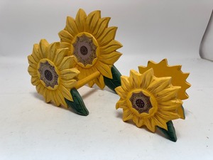 lot 35 image: Vintage Sunflower Napkin Holders