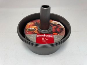 lot 47 image: Brand New Angel Food Cake Pan