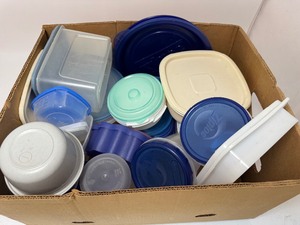 lot 48 image: Large Lot of Tupperware