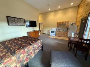 3 Night Northern MN Lodge Suite Stay (5/26-5/29, 2025)