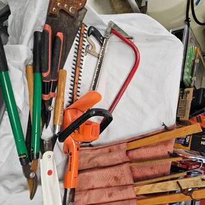 lot 18 image: BBQ Tool Set, Saws, Hedge Trimmers