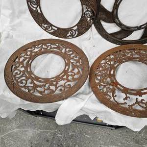 lot 29 image: Lot of Floor Heat Vents and Shovels