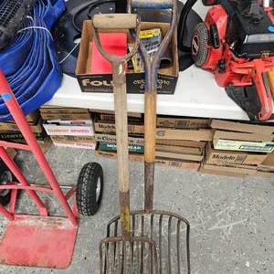 lot 139 image: 2 Pitchforks in Very Nice Shape