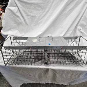 lot 76 image: Havaheart Live Trap, like new