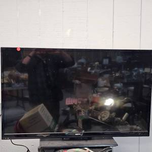 lot 100 image: 42 Sanyo TV, works good, not a Smart TV
