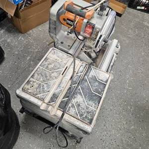 lot 101 image: Commercial Ridgid 10 Tile Saw on Portable Stand