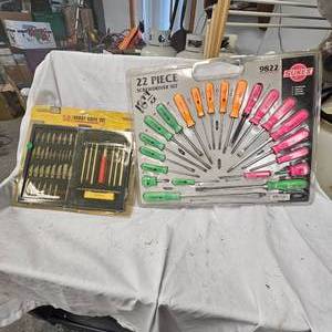 lot 113 image: Sunex, as new Screwdriver Kit and Exacto Style Knife Set