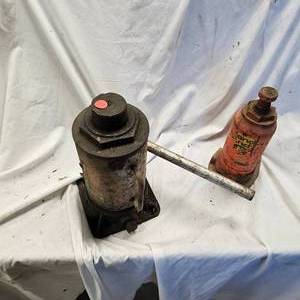 lot 129 image: 40 Ton Bottle Jack-Works and Hydraulic Jack, Needs Work
