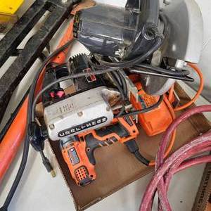 lot 135 image: 2 Jig Saws and Skill Saw , Bead Breaker and Electric Hedge Trimmer