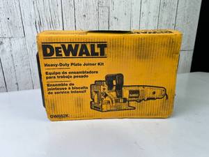 lot 16 image: DeWalt Heavy-Duty Plate Joiner Kit DW682K