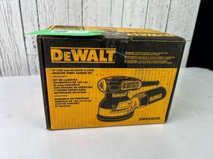 lot 25 image: DeWalt DWE6423K 5-Inch Random Orbit Sander Kit