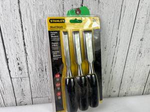 lot 49 image: Stanley 3-Piece Wood Chisel Set  12, 34, 1 Blades