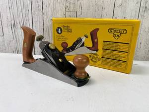 lot 72 image: Stanley No. 4 Sweetheart Bench Plane with Original Box