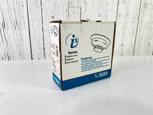 lot 311 image: System Sensor i3 Series 2W-B Smoke Detector with Base