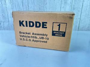 lot 318 image: Kidde Bracket Assembly for Vehicle-10lb., UB-10, U.S.C.G Approved