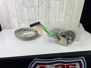 lot 1420 image: Hand Crank Winch