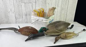 lot 1422 image: Waterfowl Retrieving Hunting Decoy