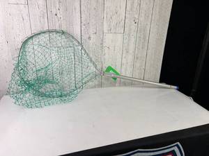 lot 1429 image: Green Mesh Aluminum Fishing Net With Handle