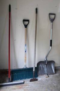 lot 1 image: Set of 4 Lawn and Garden Tools Including Shovels and Hoe