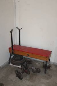 lot 7 image: Vintage Roberts Weight Bench with Dumbbells and Weights Set